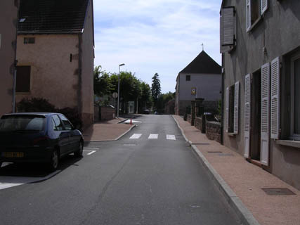 Rue principale (direction La Clayette)